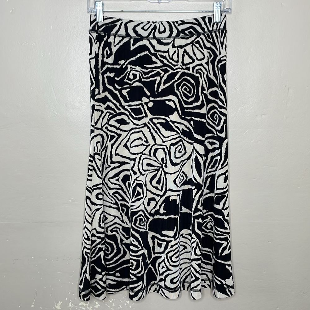 CHICO’S TRAVELERS Skirt Black and Tan Abstract Stretchy Liquid Knit Modest XXS - Picture 2 of 8